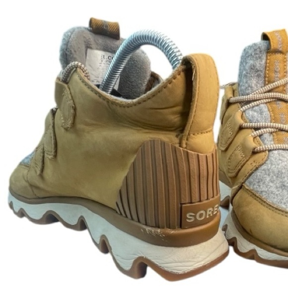 Sorel Caribou Leather Boot women’s Tan and Gray Lace-Up hiking Boots 6 - Picture 9 of 15